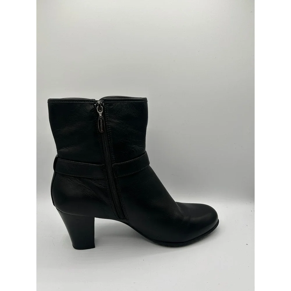 Clarks artisan black